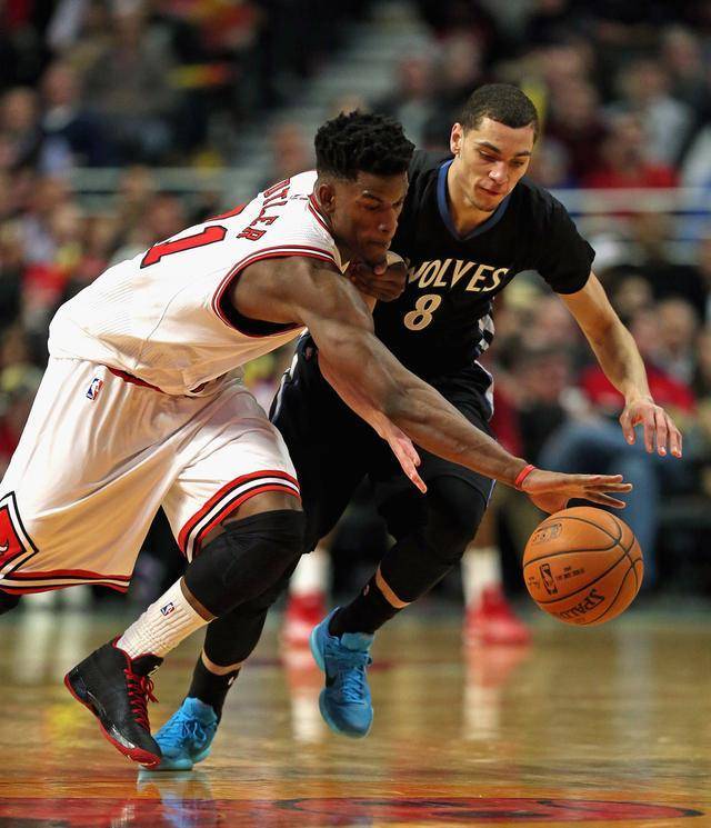 据优势位置 据优势位置