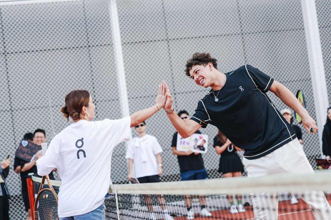 立了新的标 立了新的标