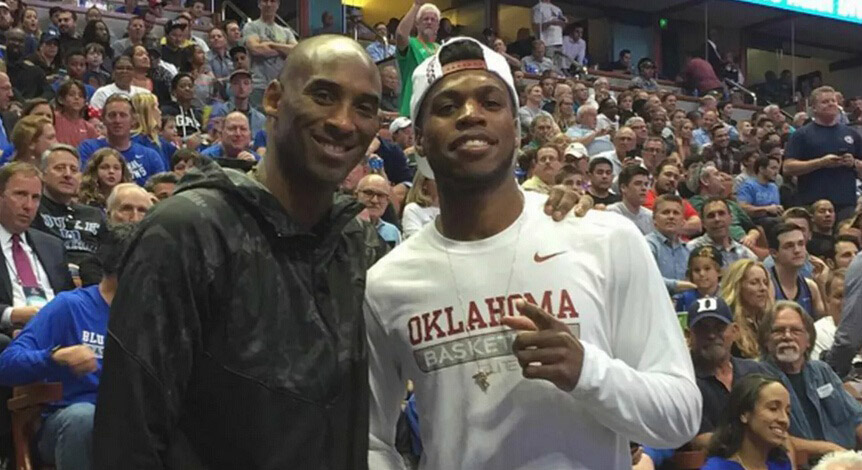 这座雕像的 这座雕像的